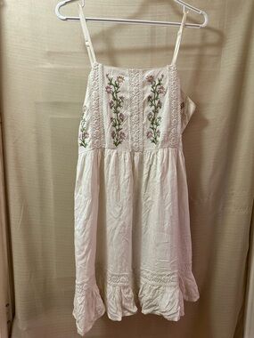 Pattons of Peace Embroidered Floral Boho Midi Dress White Rayon Medium